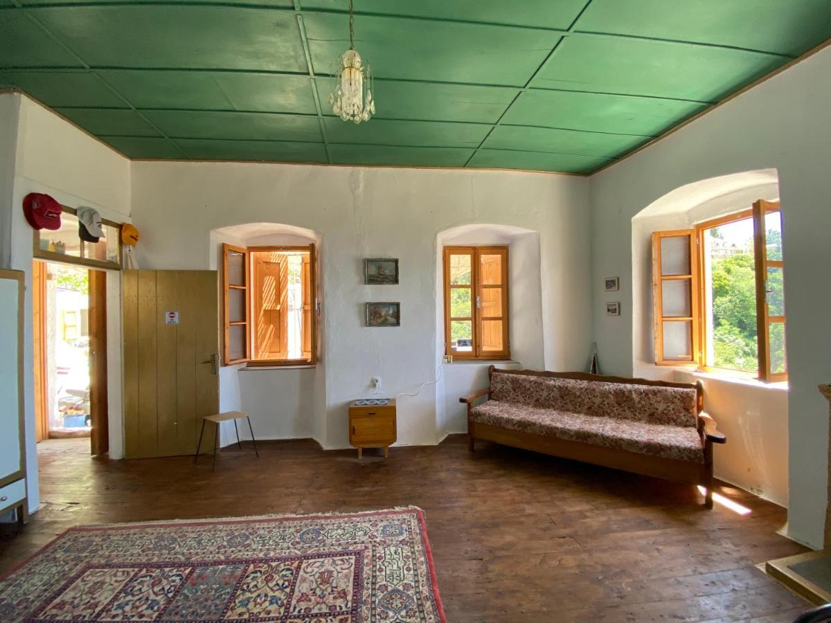 Shotgun Hostel & Guesthouse Vuno Екстериор снимка